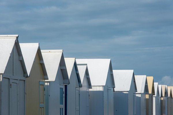 Où séjourner pour des vacances en Provence avec des ateliers de peinture et des visites de vignobles?